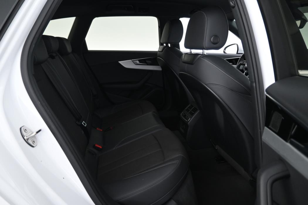 AUDI A4 2021