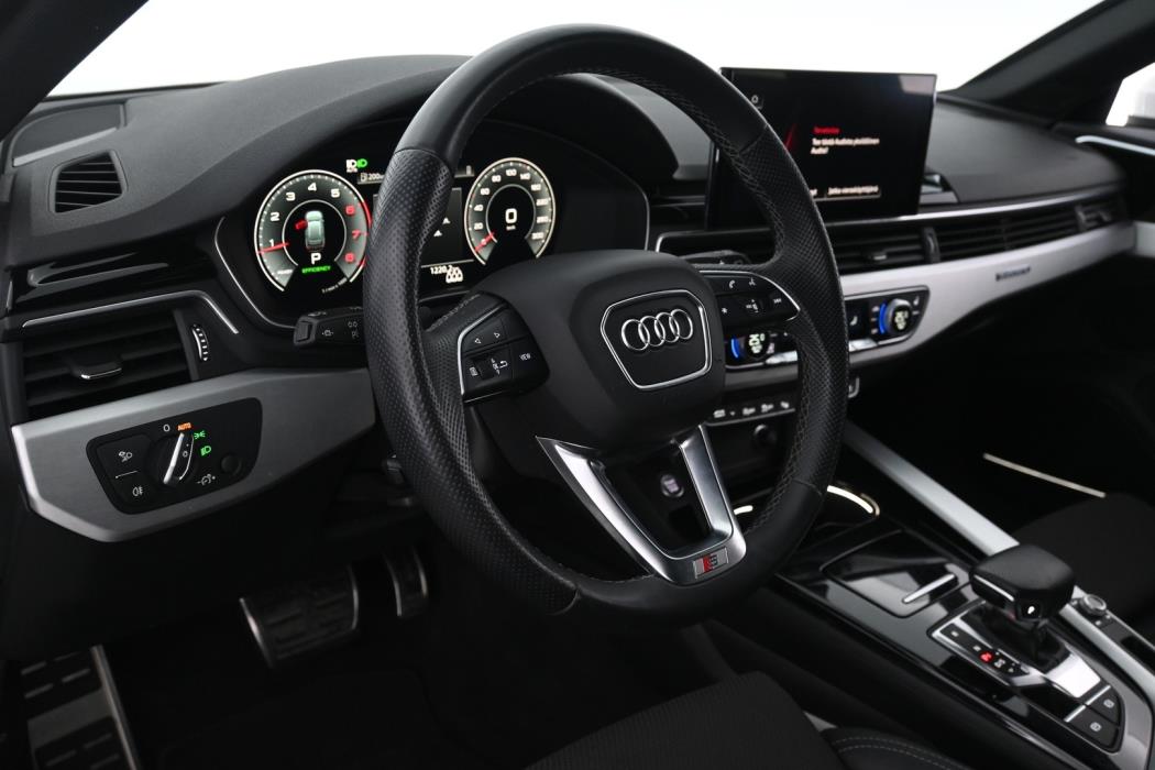AUDI A4 2021