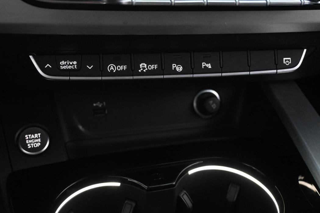 AUDI A4 2021