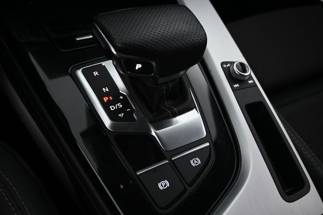 AUDI A4 2021