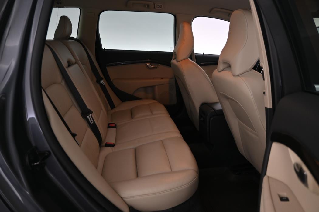 VOLVO V70 2010