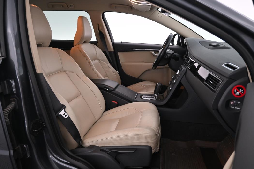 VOLVO V70 2010
