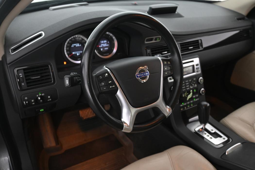 VOLVO V70 2010