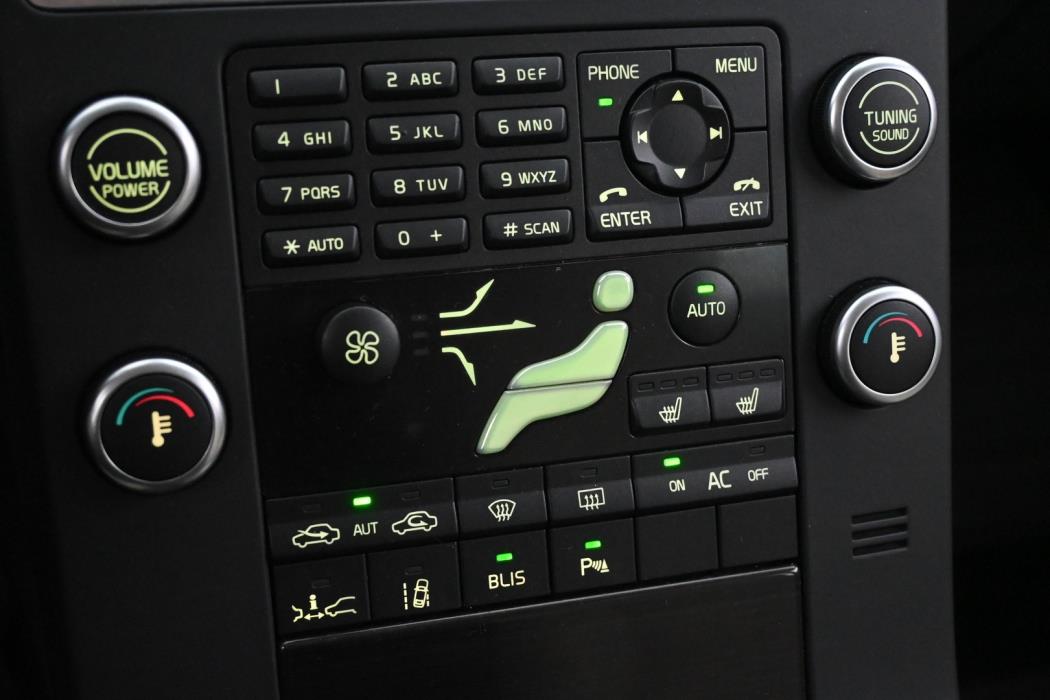 VOLVO V70 2010