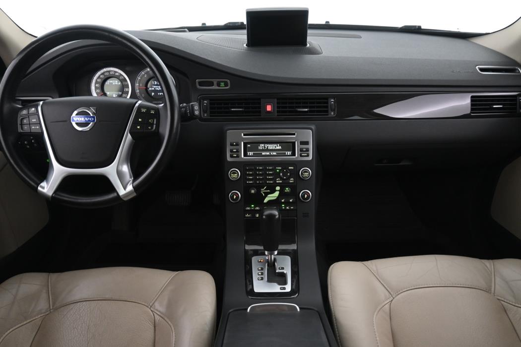 VOLVO V70 2010