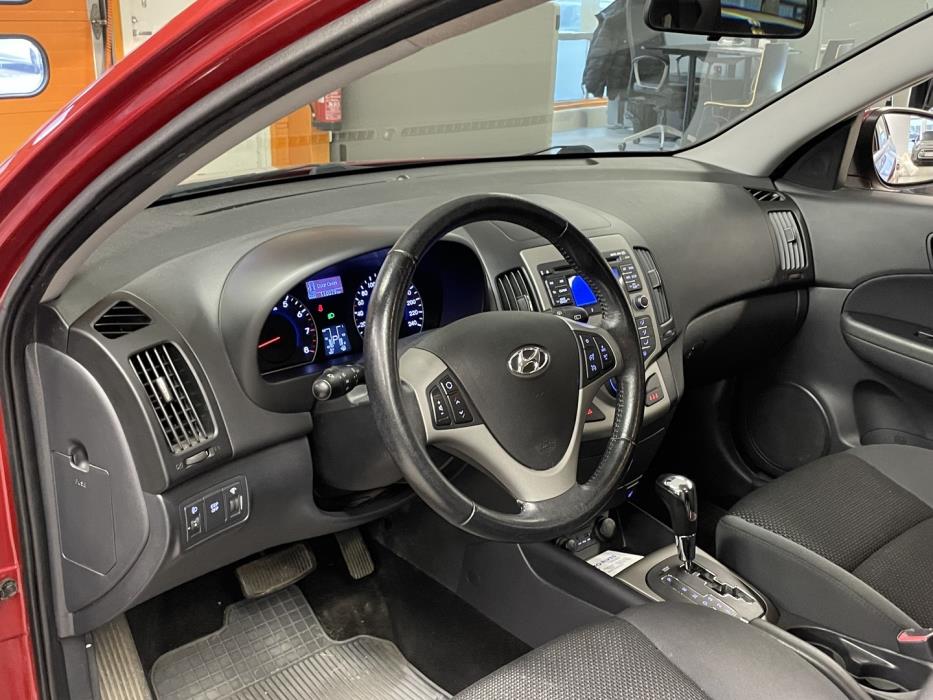 HYUNDAI i30 2011