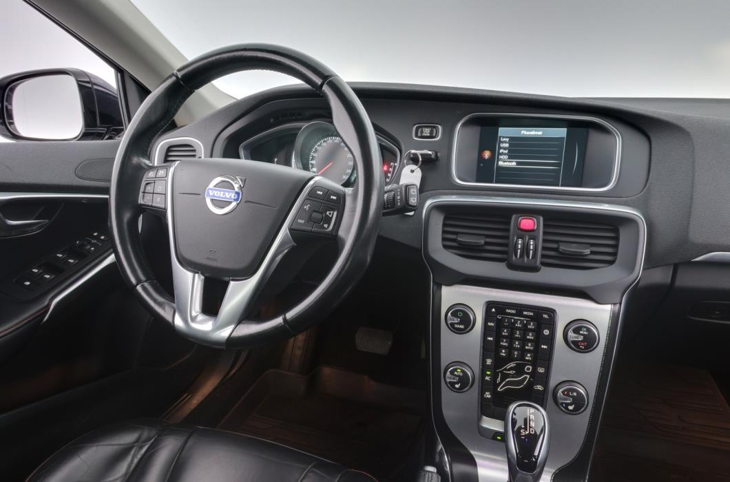 VOLVO V40 2015