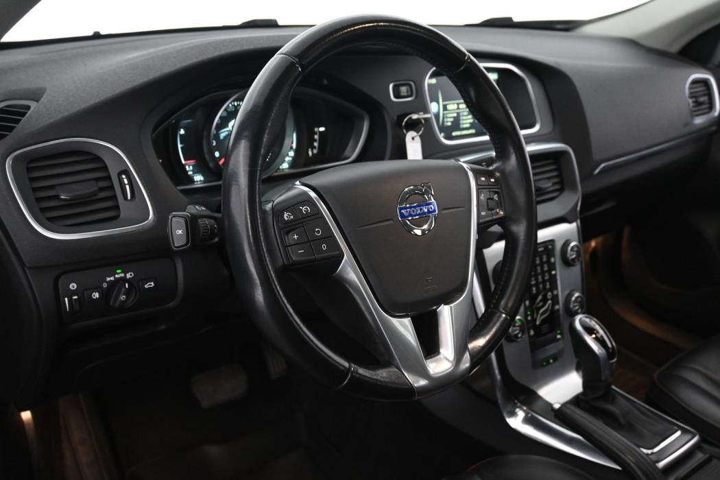 VOLVO V40 2015