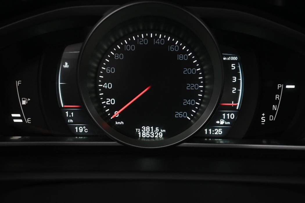 VOLVO V40 2015