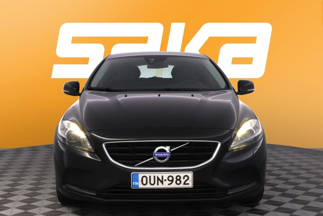 VOLVO V40 2015