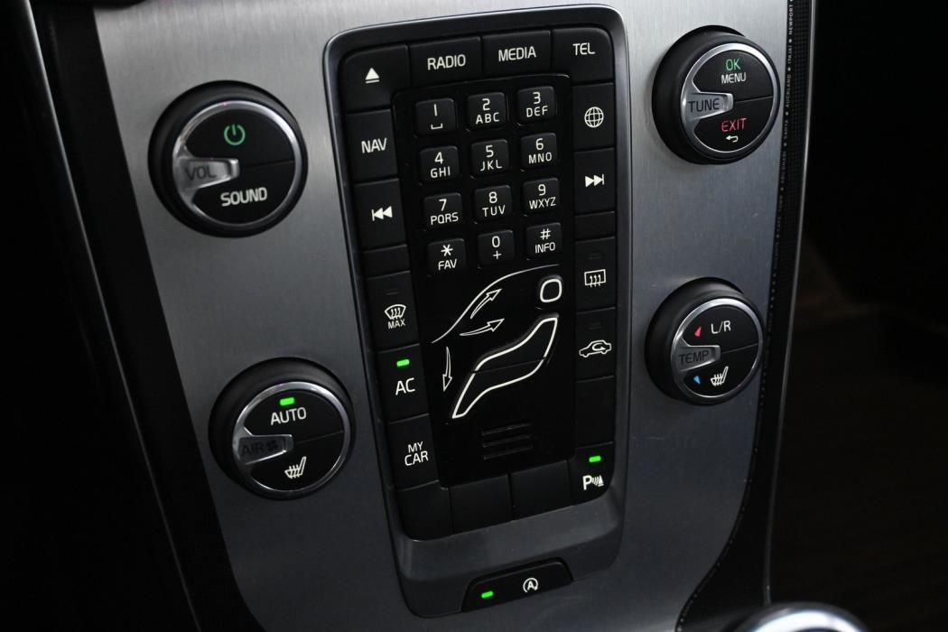 VOLVO V40 2015