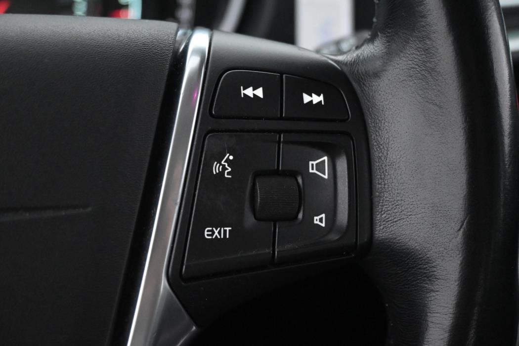 VOLVO V40 2015