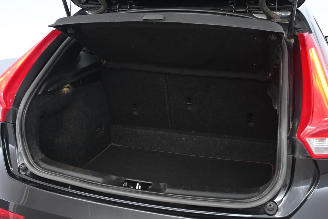 VOLVO V40 2015