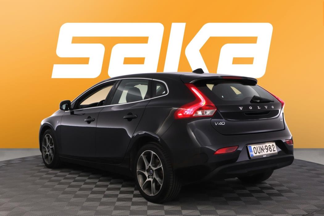 VOLVO V40 2015