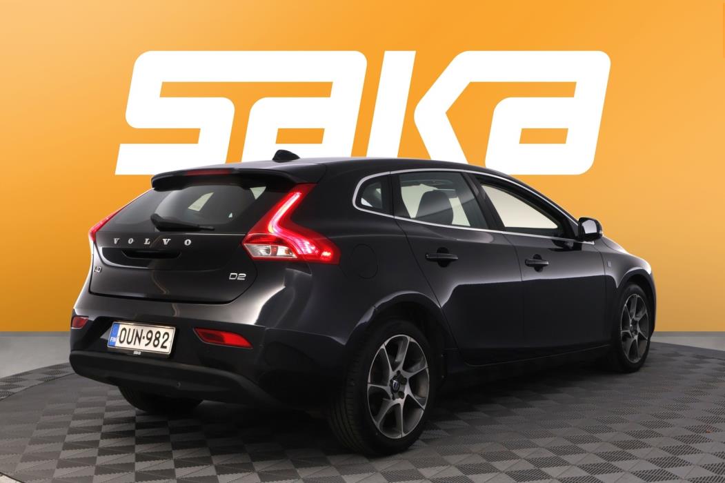 VOLVO V40 2015
