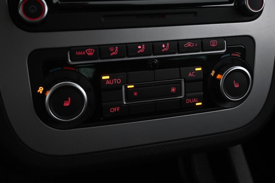 VOLKSWAGEN Scirocco 2010