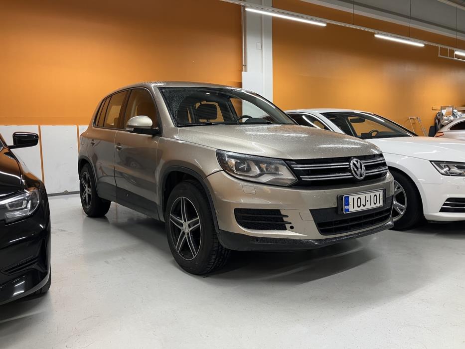 VOLKSWAGEN Tiguan 2012