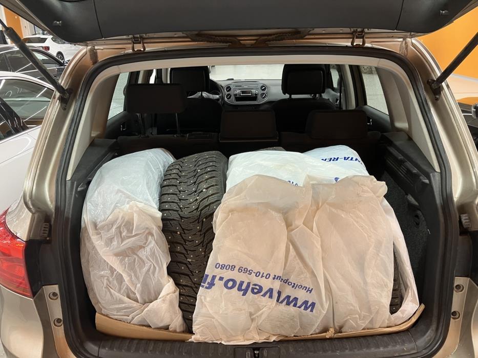 VOLKSWAGEN Tiguan 2012