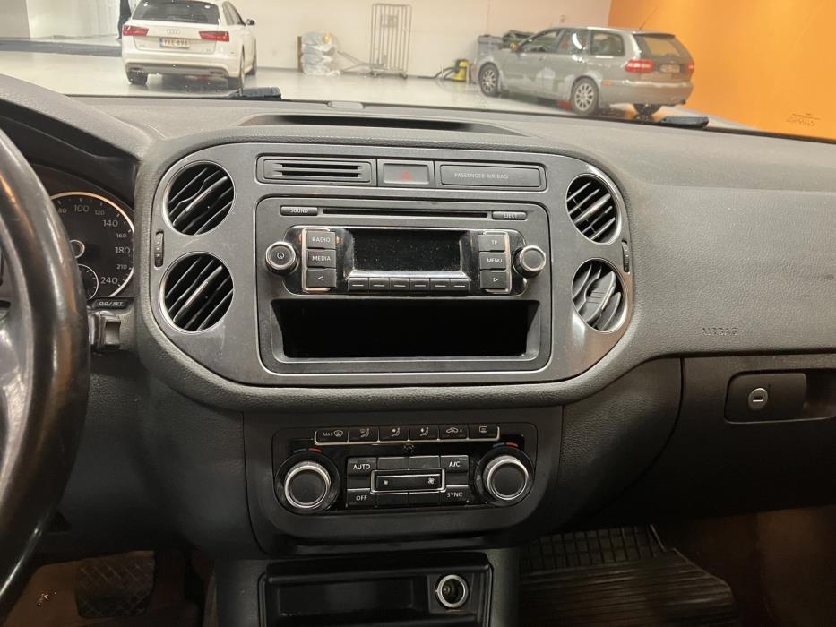 VOLKSWAGEN Tiguan 2012