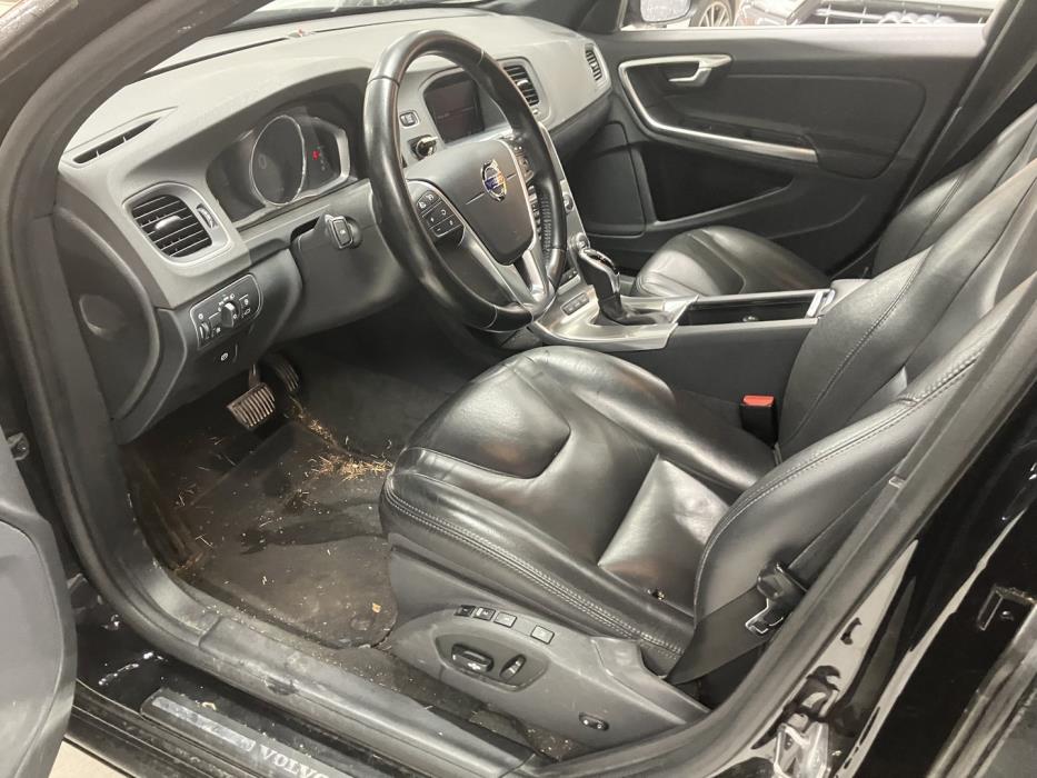 VOLVO V60 2016