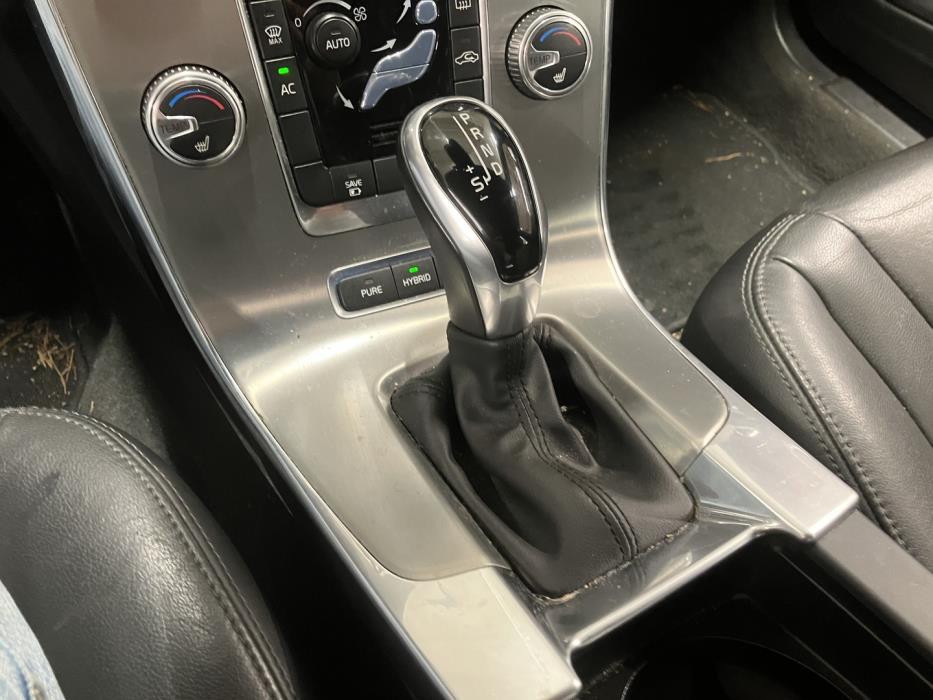VOLVO V60 2016