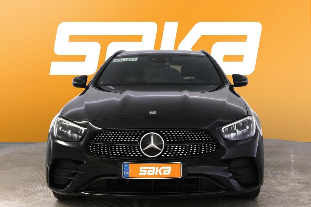 MERCEDES-BENZ E 2022