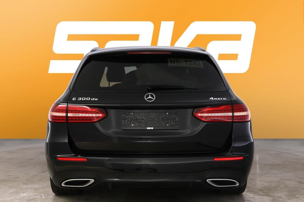 MERCEDES-BENZ E 2022