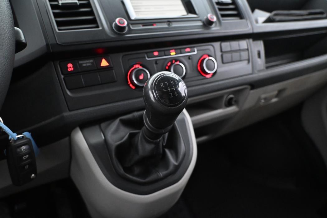 VOLKSWAGEN Transporter 2018