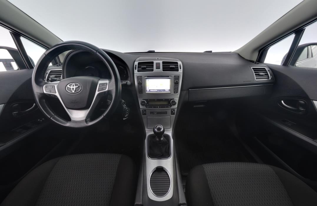 TOYOTA Avensis 2012