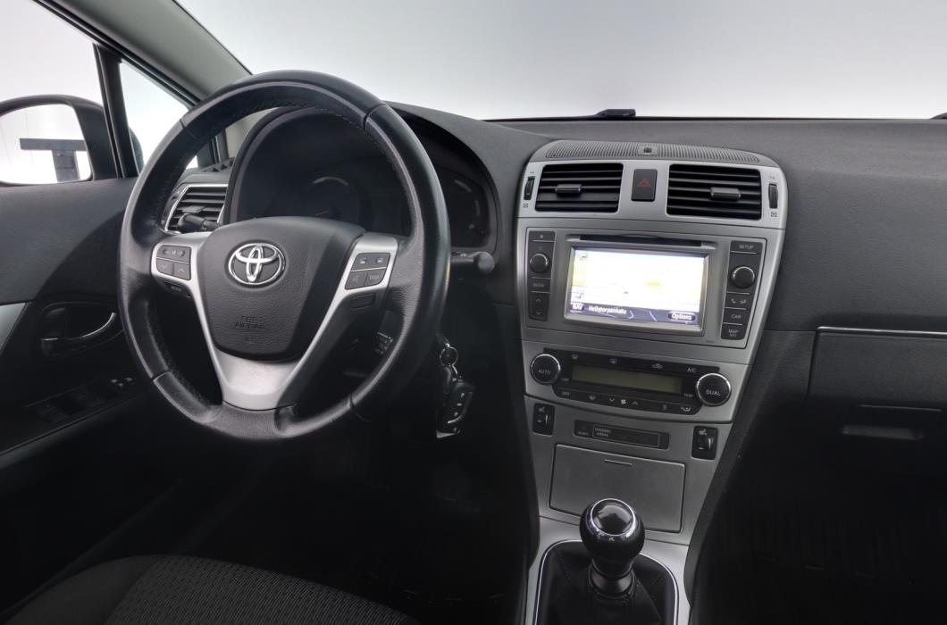 TOYOTA Avensis 2012