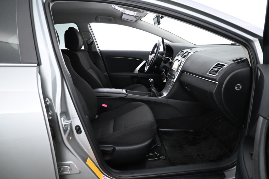 TOYOTA Avensis 2012