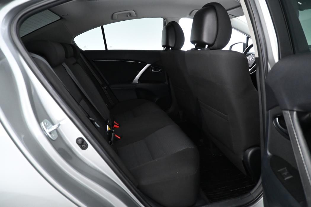TOYOTA Avensis 2012