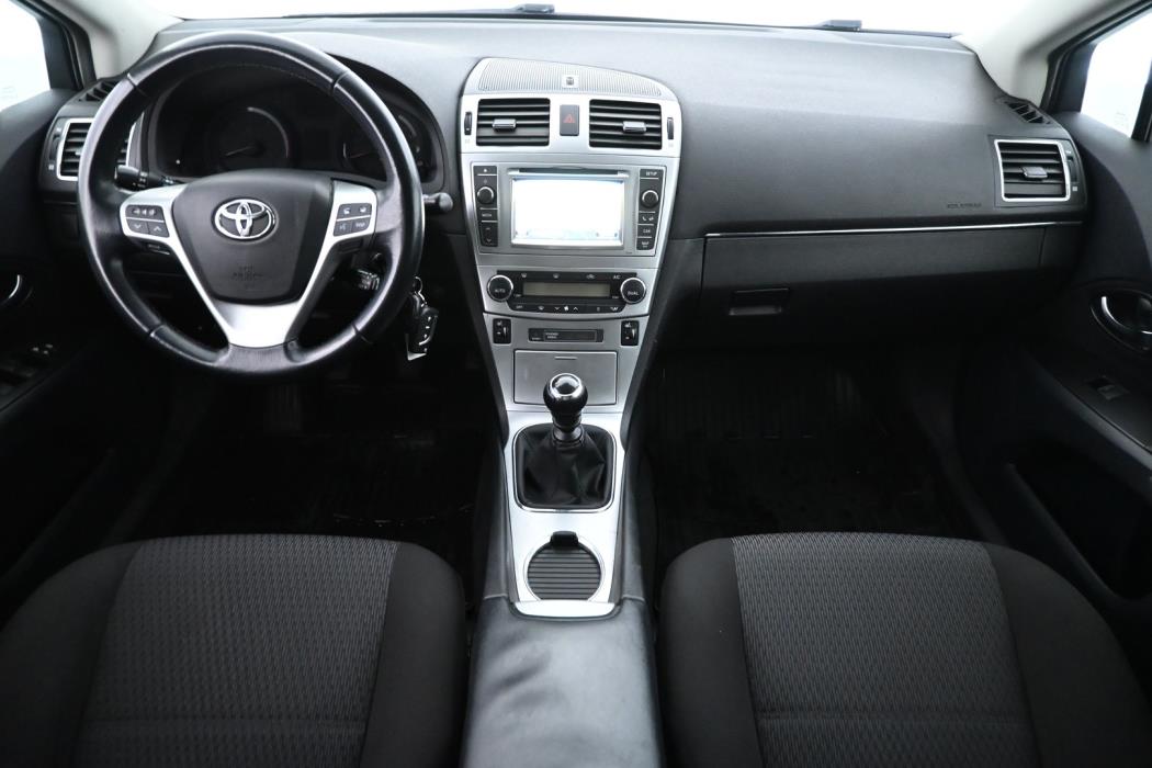 TOYOTA Avensis 2012