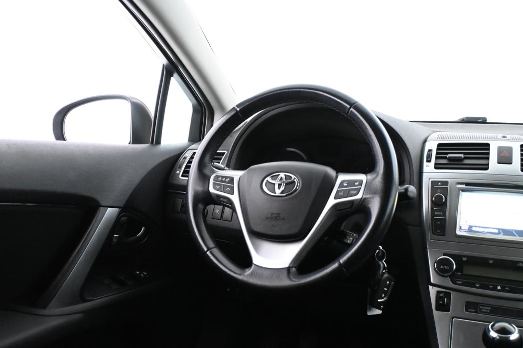 TOYOTA Avensis 2012