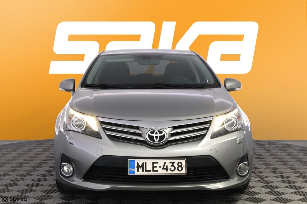 TOYOTA Avensis 2012
