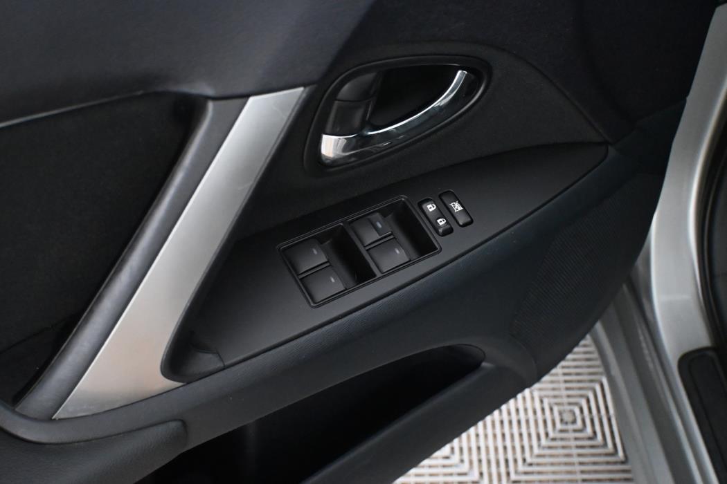 TOYOTA Avensis 2012