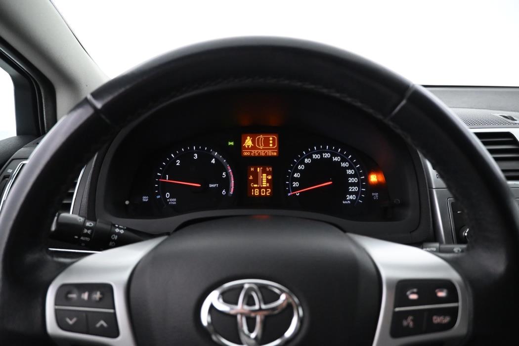 TOYOTA Avensis 2012