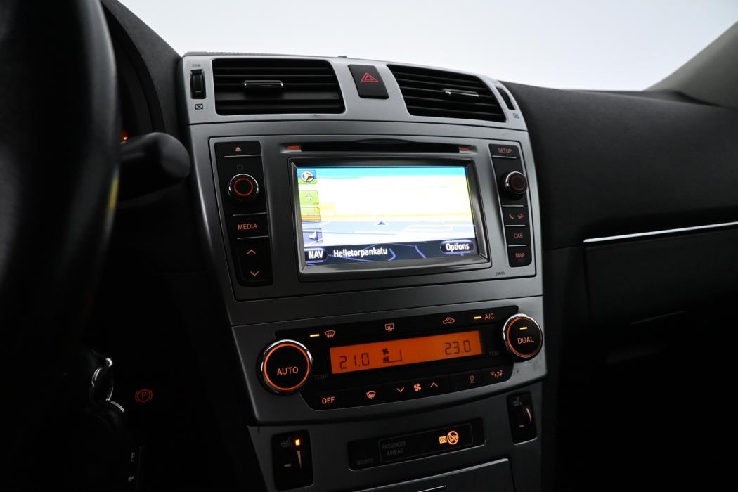 TOYOTA Avensis 2012