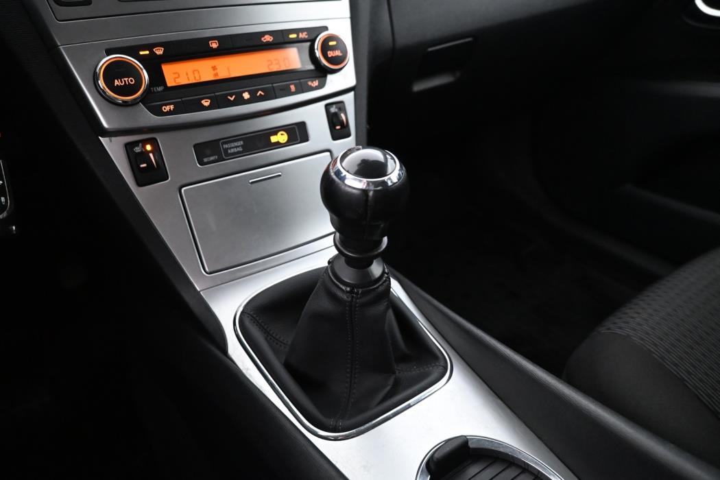 TOYOTA Avensis 2012