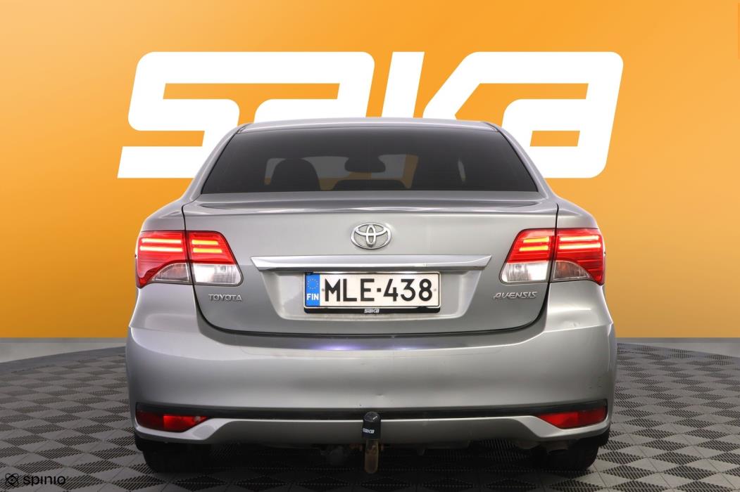 TOYOTA Avensis 2012
