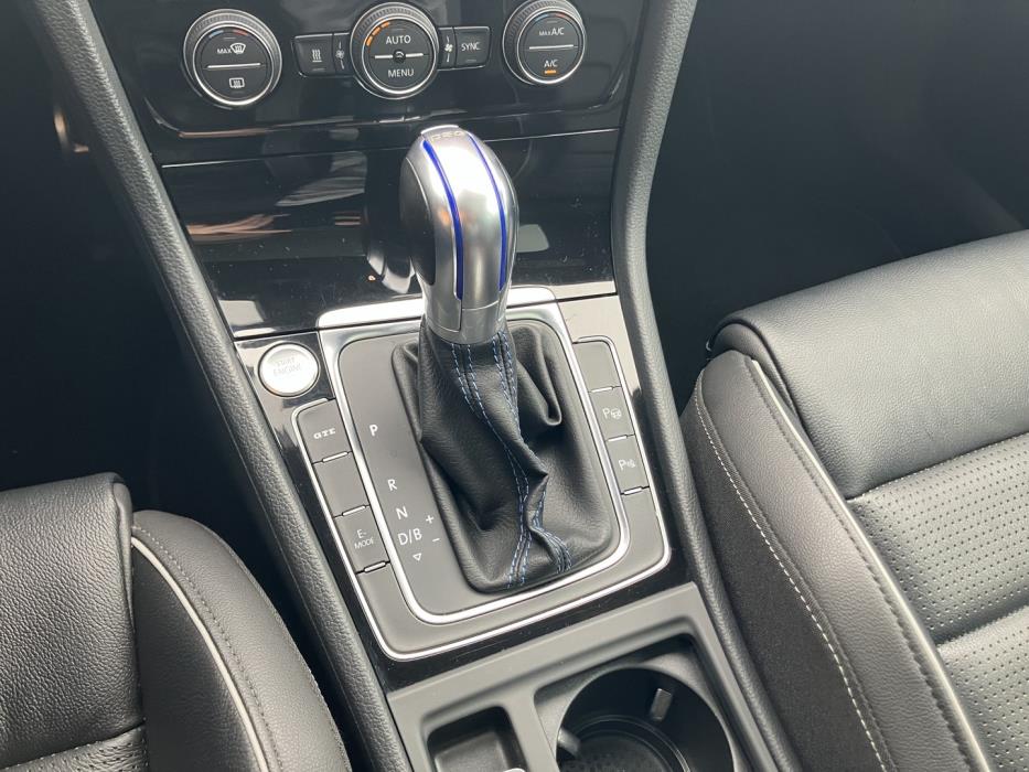 VOLKSWAGEN Golf 2018