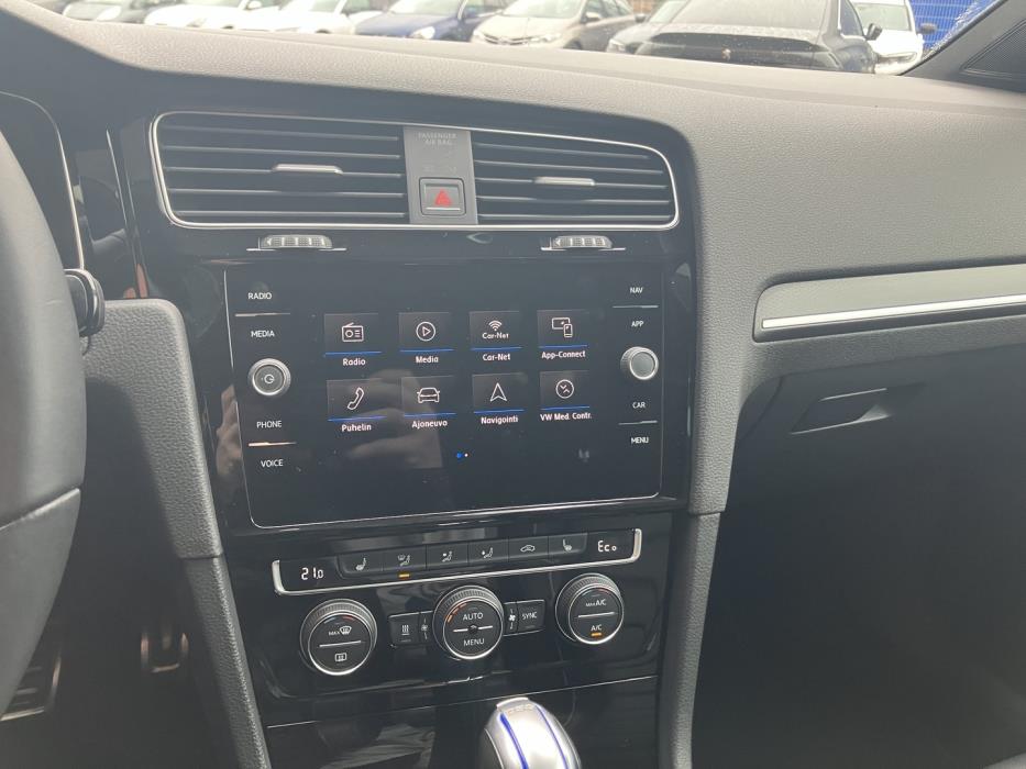 VOLKSWAGEN Golf 2018