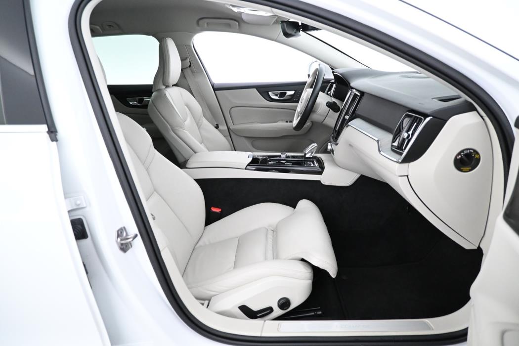 VOLVO V60 2022