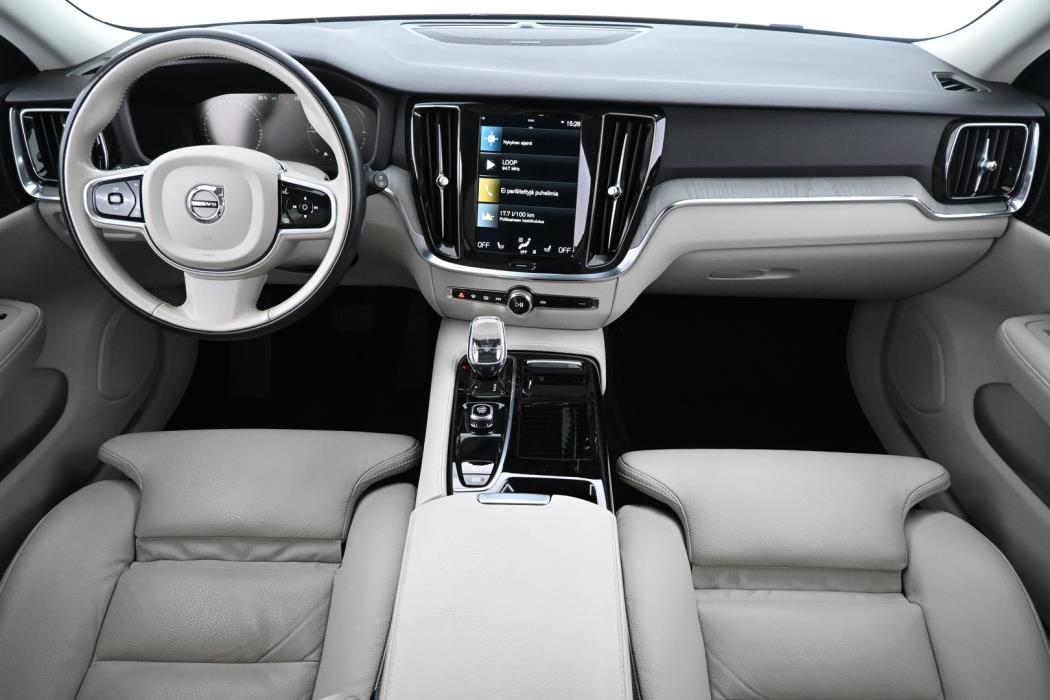 VOLVO V60 2022