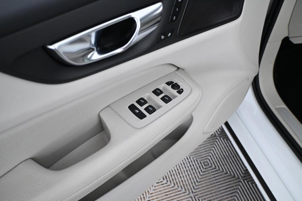VOLVO V60 2022