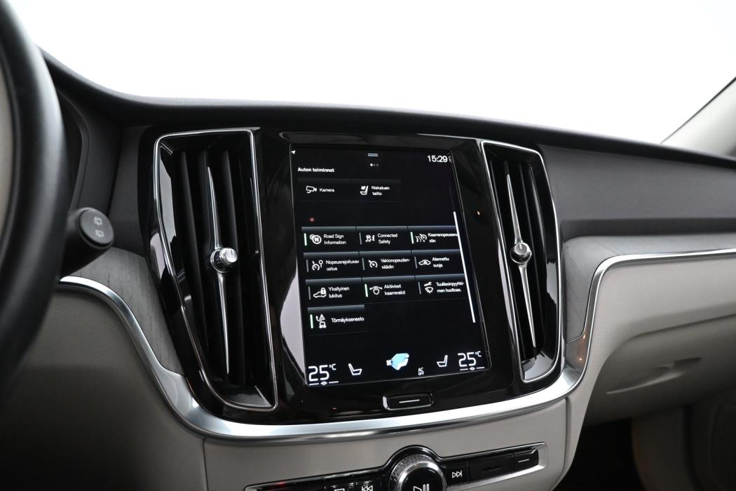 VOLVO V60 2022