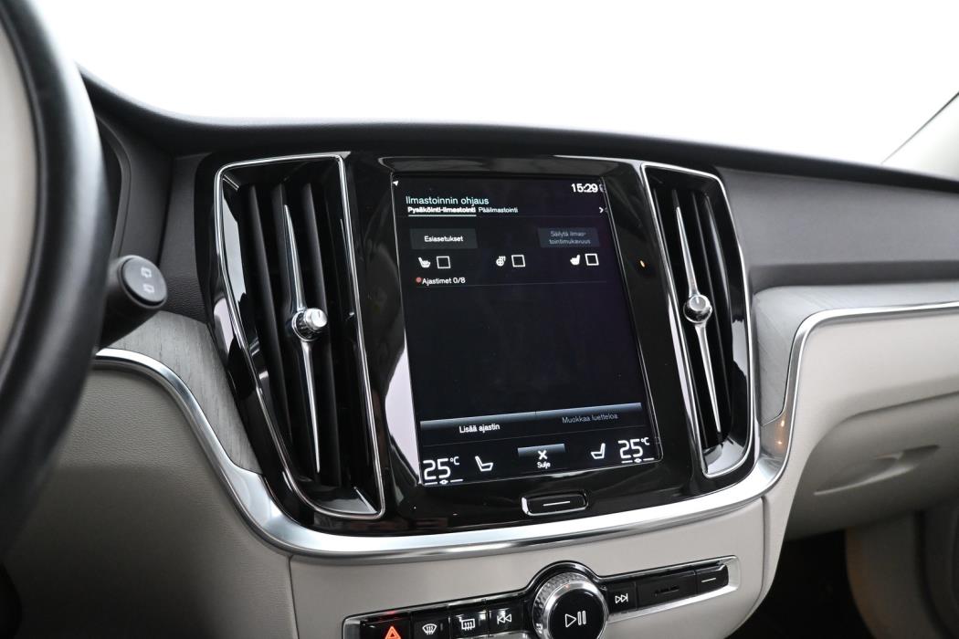 VOLVO V60 2022