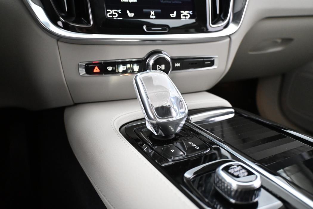 VOLVO V60 2022