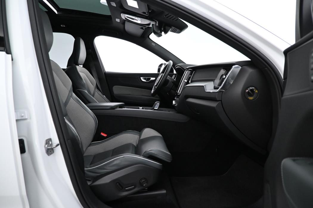 VOLVO XC60 2022