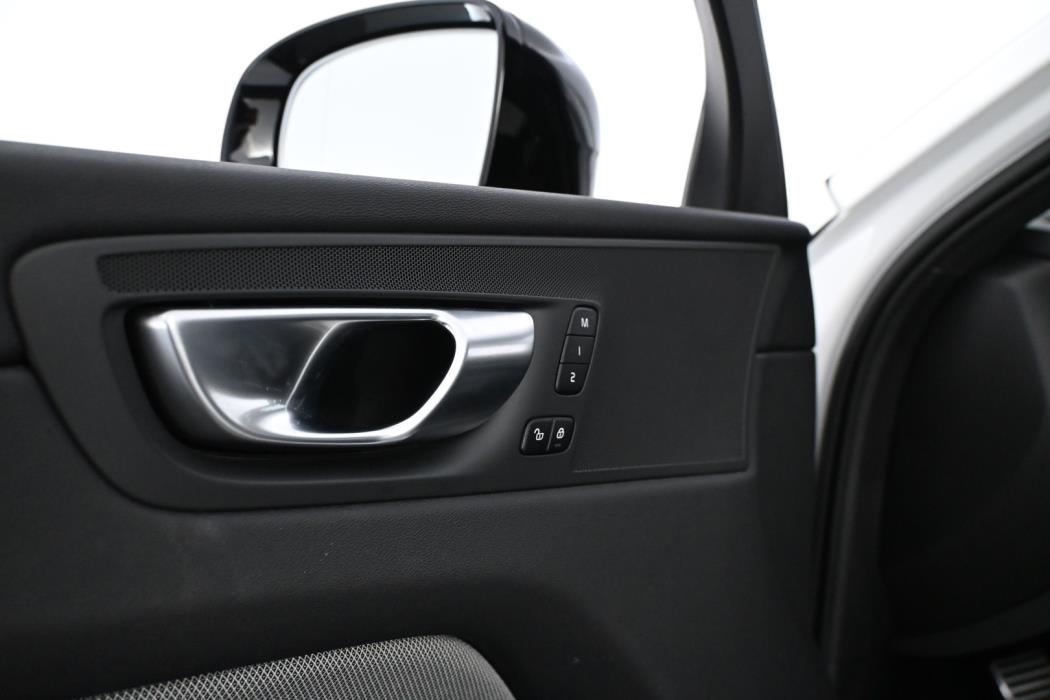 VOLVO XC60 2022